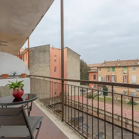 Guesthost - Porta San Pietro Lovely Flat فيرّارا