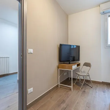 Guesthost - Porta San Pietro Lovely Flat Διαμέρισμα *