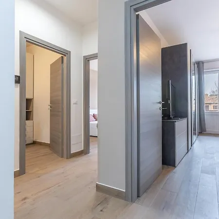 Apartment Guesthost - Porta San Pietro Lovely Flat *