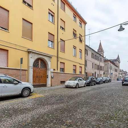 Guesthost - Porta San Pietro Lovely Flat * Ferrara