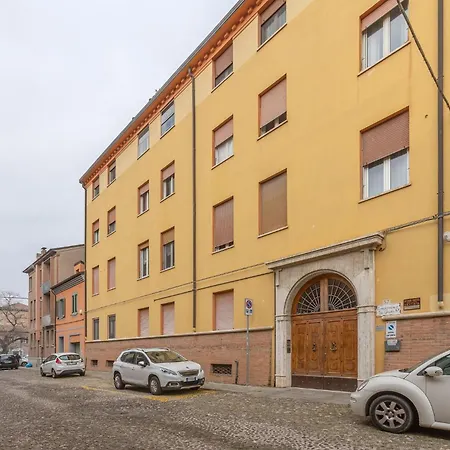 Apartmán Guesthost - Porta San Pietro Lovely Flat Ferrara