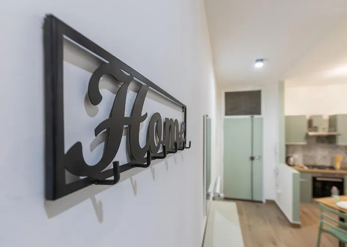 Guesthost - Porta San Pietro Lovely Flat شقة *