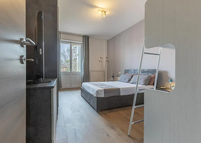 Guesthost - Porta San Pietro Lovely Flat Φεράρα