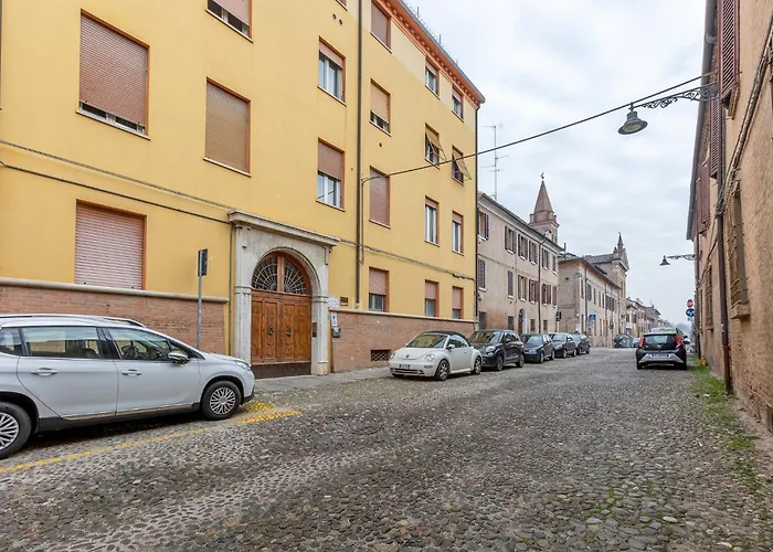 Guesthost - Porta San Pietro Lovely Flat * فيرّارا