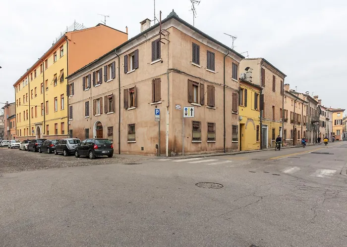 Guesthost - Porta San Pietro Lovely Flat Φεράρα